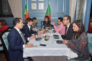 Cena entre amigos y socios portugueses