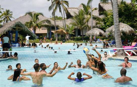 Turistas Nacionales Dominicanos Están Siendo La “tabla De Salvación” De La Hotelería Local